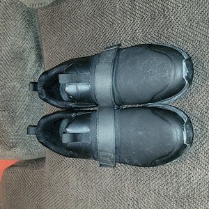 Black velcro oil n slip resistant shoes
